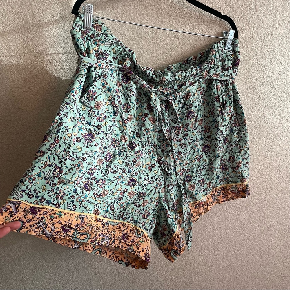 NWT Torrid Paper Bag Lined Floral Shorts